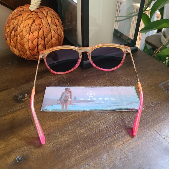 Blenders Sunglasses North Park X2 in Epic Dreamer - Picture 5 of 13